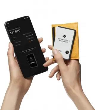 Криптокошелек Ledger Stax 2025