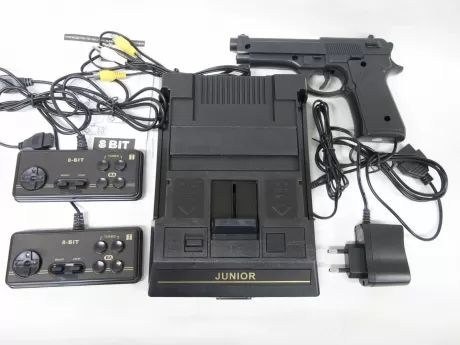 Игровая приставка 8 bit Сюбор 440 в 1 + 440 встроенных игр + 2 геймпада + пистолет (Черная)